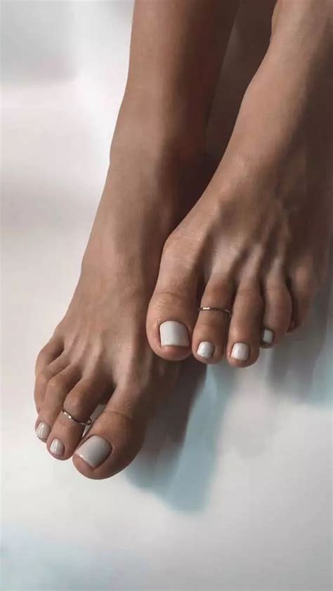 pedicure para pies morenos|Ideas de uñas acrílicas para pies morenos